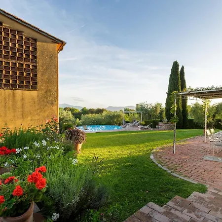 Melograno Farmhouse, Romantic With Private Infinity Pool And Great Views In Lucca Villa